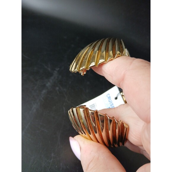 Golden Clam Shell Bracelet Bangle Cruise Club NWT Nautical Seaside Ocean - Picture 5 of 5